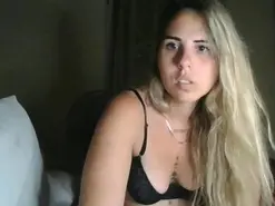 Amateur Live Sex Cam of Emilyvuxa