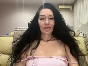 Bongacams Watch Live Sex Cams of KorolevaQween000