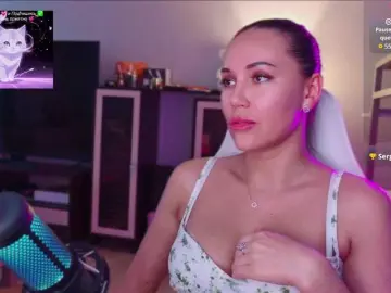 Bongacams Free Live Porn of QWEENII