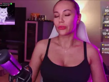 Bongacams Free Porn Cam of QWEENII