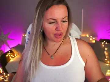 Bongacams Sex Chat of KiraCandyS