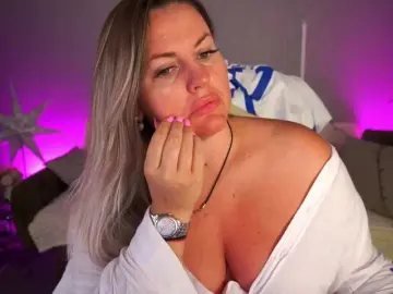 Bongacams Best Webcam of KiraCandyS