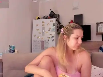Bongacams Live Sex Cam of Girlalonehome