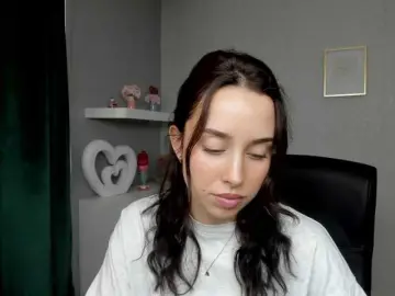 Bongacams Sex Cam of adeleLive