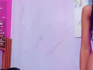 Bongacams Private Sex Chat of littleeemiily