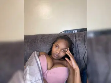 Bongacams Watch Live Sex Cams of Curvy-maxy9