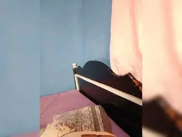 Bongacams Watch Live Sex Cams of Candis02