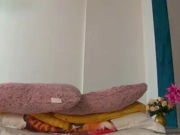Bongacams Free Porn Cam of Foxxxy-MILF