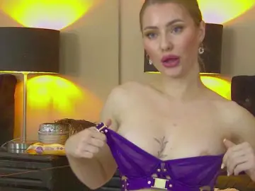 Bongacams Nude Webcam of MisshaNight