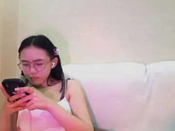 Bongacams Watch Live Sex Cams of MyrleHenggeler