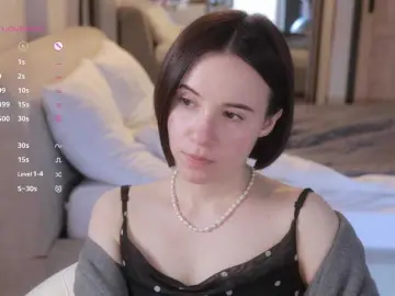 Bongacams Free Porn Cam of -FemaleEssence-