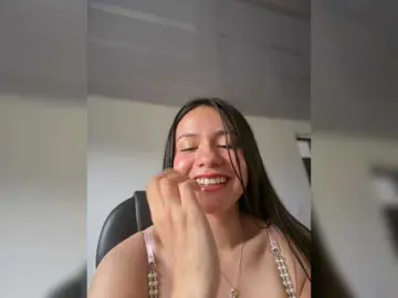 Bongacams Watch Live Sex Cams of Charlotte-1