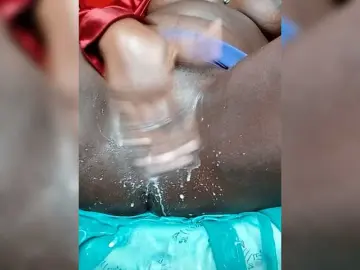 Bongacams Sex Cam of Squirt28