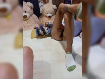 Bongacams Free Porn Cam of Cottoncandy1-1