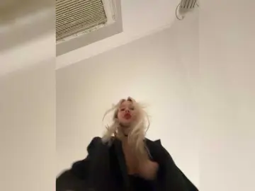 Bongacams Free Live Porn of SweetMi333