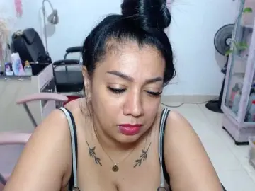 Bongacams Watch Live Sex Cams of titsbiglovers