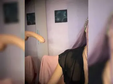 Bongacams Adult Webcam of KiraWhite