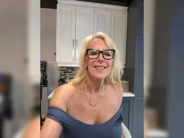 Bongacams Watch Live Sex Cams of FitCougar