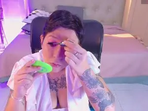 Cam4 Free Porn Cam of chloe_rosse_