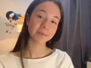 Cam4 Live Porn of KizzieLudwick