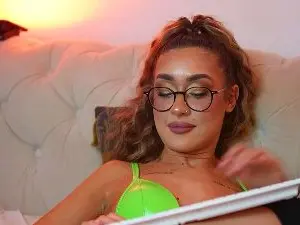 Cam4 Private Sex Chat of AileenKiss