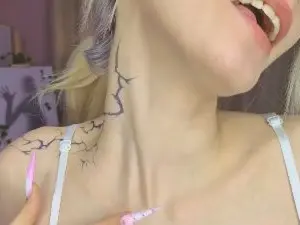 Cam4 Best live sex cam show of BeverleyLambey