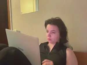 Cam4 Live Sex of GladisLoy