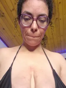 Cam4 Free Live Porn of Lucci_Lovee