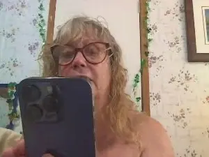 Cam4 Live Sex Cam of curvygranny1972