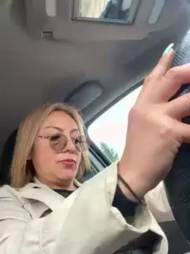 Cam4 Watch Live Sex Cams of charlotte_milf3