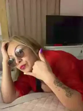 Cam4 Live Porn of charlotte_milf3