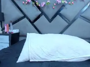 Cam4 Live Sex of akiralovee