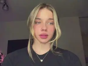 Cam4 Live Porn of LindseyWatah