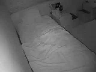 Camsoda Live Sex Cam of voyeurcam-julmodels-greybed-1