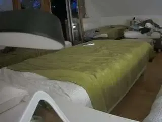 Camsoda Nude Webcam of voyeurcam-julmodels-bed-2