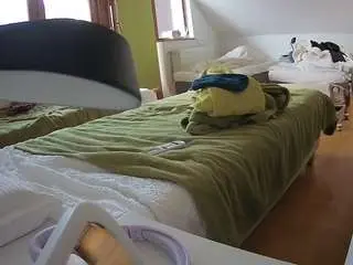 Camsoda Sex Cam of voyeurcam-julmodels-bed-2