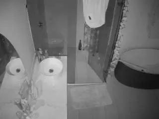 Camsoda Nude Webcam of voyeurcam-casa-salsa-bathroom-6