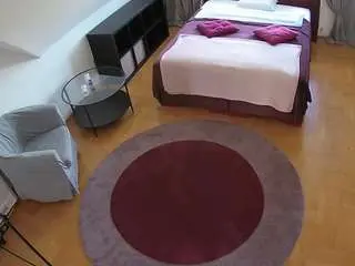 Camsoda Free Porn Cam of voyeurcam-julmodels-whitebed-1