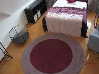 Camsoda Best Webcam of voyeurcam-julmodels-whitebed-1