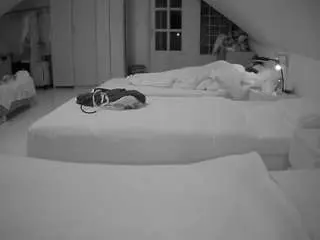 Camsoda Watch Live Sex Cams of voyeurcam-julmodels-bed-3