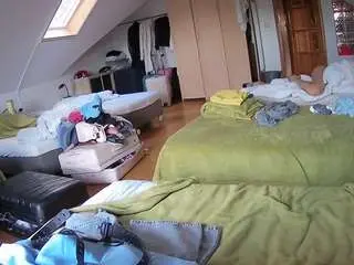 Camsoda Private Sex Chat of voyeurcam-julmodels-bed-3
