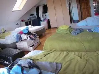 Camsoda Sex Cam of voyeurcam-julmodels-bed-3