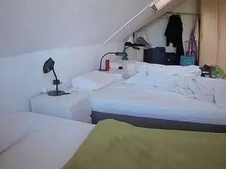 Camsoda Sex Cam of voyeurcam-julmodels-bed-4