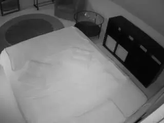 Camsoda Adult Webcams of voyeurcam-julmodels-whitebed-2