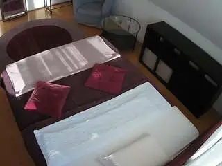 Camsoda Nude Webcam of voyeurcam-julmodels-whitebed-2