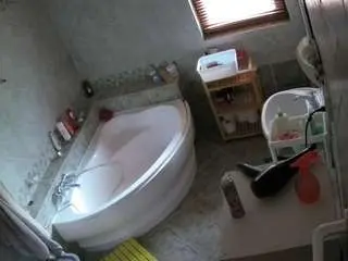 Camsoda Private Sex Chat of voyeurcam-julmodels-bath-1st-2