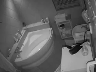 Camsoda Adult Webcam of voyeurcam-julmodels-bath-1st-2
