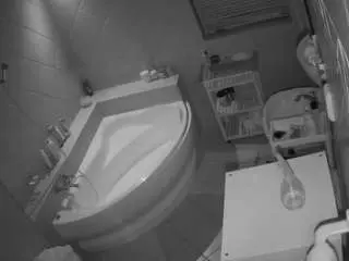 Camsoda Nude Webcam of voyeurcam-julmodels-bath-1st-2