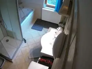 Camsoda Adult Webcam of voyeurcam-julmodels-bath-2nd-2