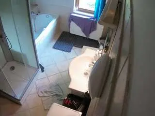 Camsoda Watch Live Sex Cams of voyeurcam-julmodels-bath-2nd-2